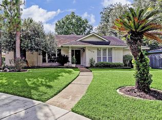 9702 Checkerboard St, Houston, TX 77096