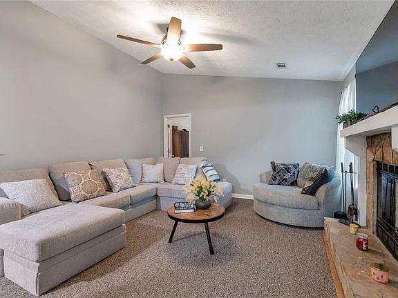 4th image of 2000 Wendover Dr