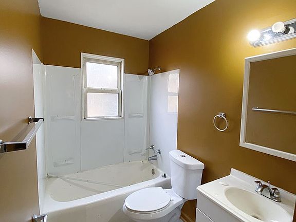 5th image of 10010 Valley Dr