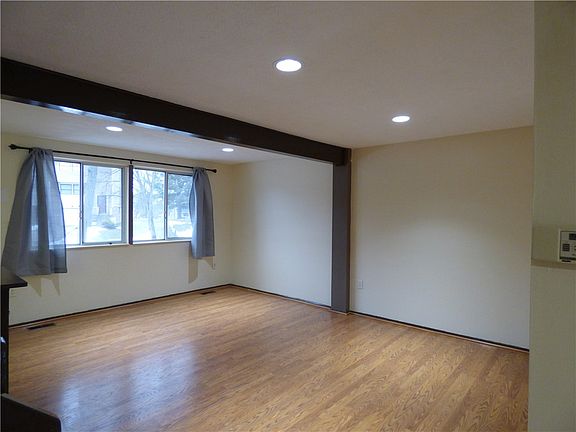 3rd image of 794 Wheatland Cir