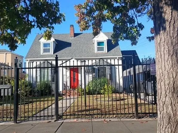 9821 Sunnyside St, Oakland, CA 94603