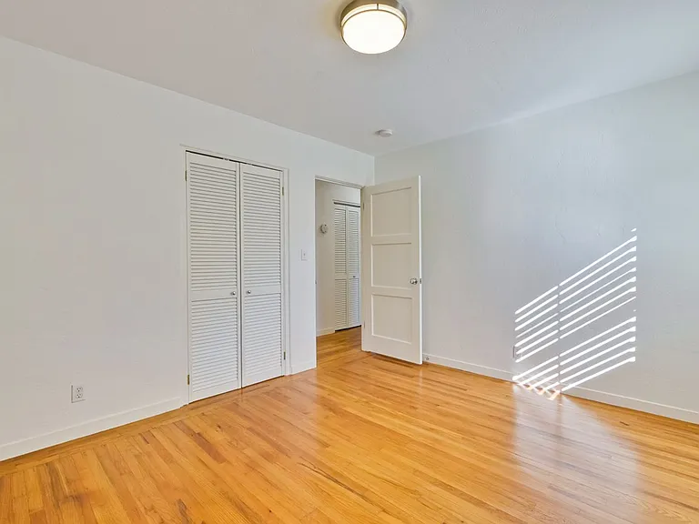 2990 Cowper St — Photo 27