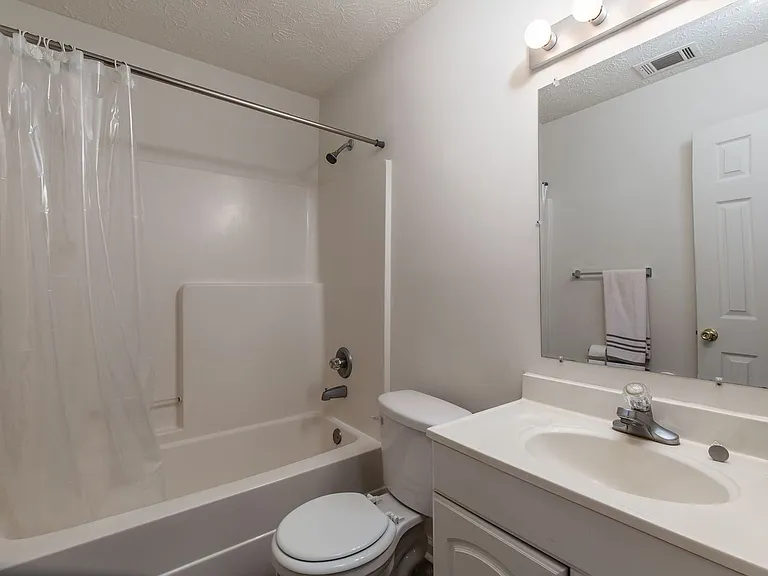 Banks Crossing Apartments — Photo 25