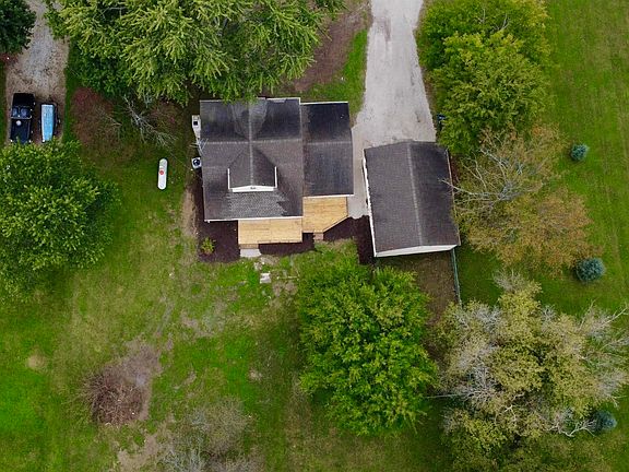 4th image of 126 Maple St