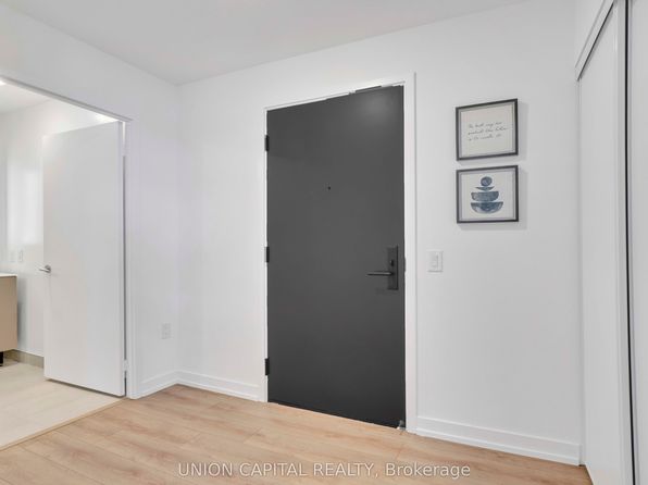 500 Dupont St #419-C02, Toronto, ON M6G 0B8