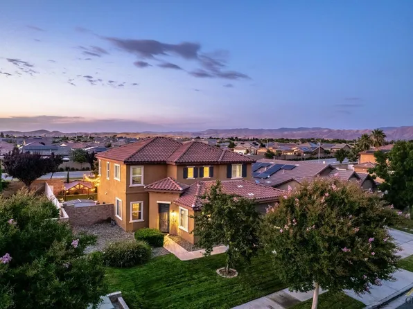 9708 Riata Ln, Bakersfield, CA 93306