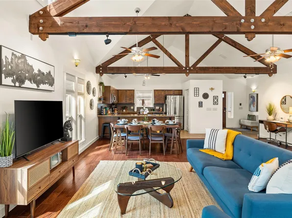 435 Hays St, Dripping Springs, TX 78620