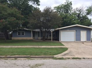 214 7th Ave NW, Ardmore, OK 73401