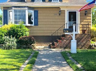 976 McKinley St, Baldwin, NY 11510