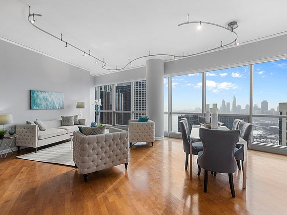 4th image of 420 E Waterside Dr Unit 3801
