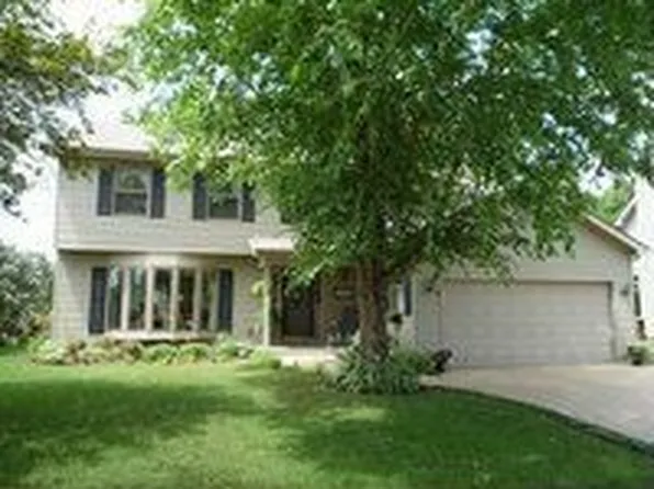 510 Midlane Dr, Crystal Lake, IL 60012