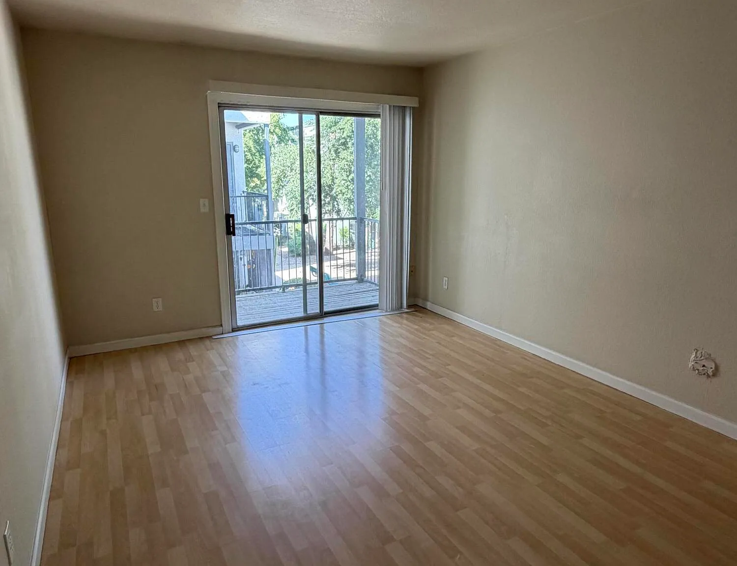1 bed, 1.0 bath, 638 sqft, $1,250 — Photo 2