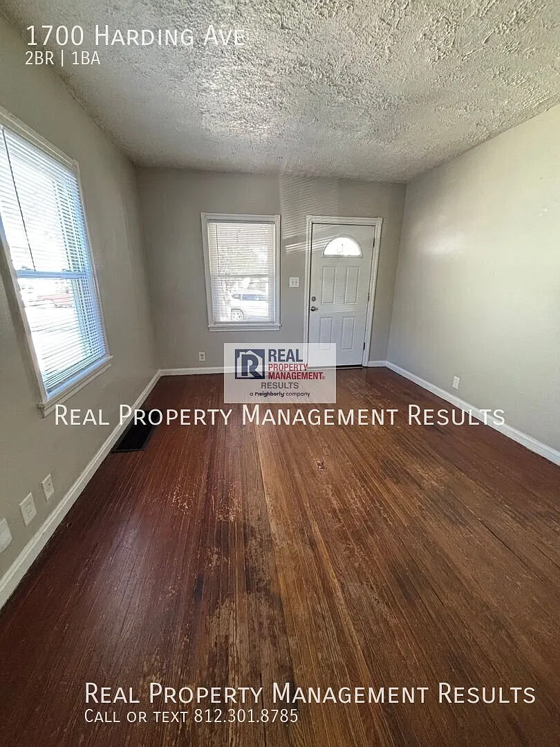 Bright 2 Bedroom Home with Bonus Room & Back Deck — Photo 3