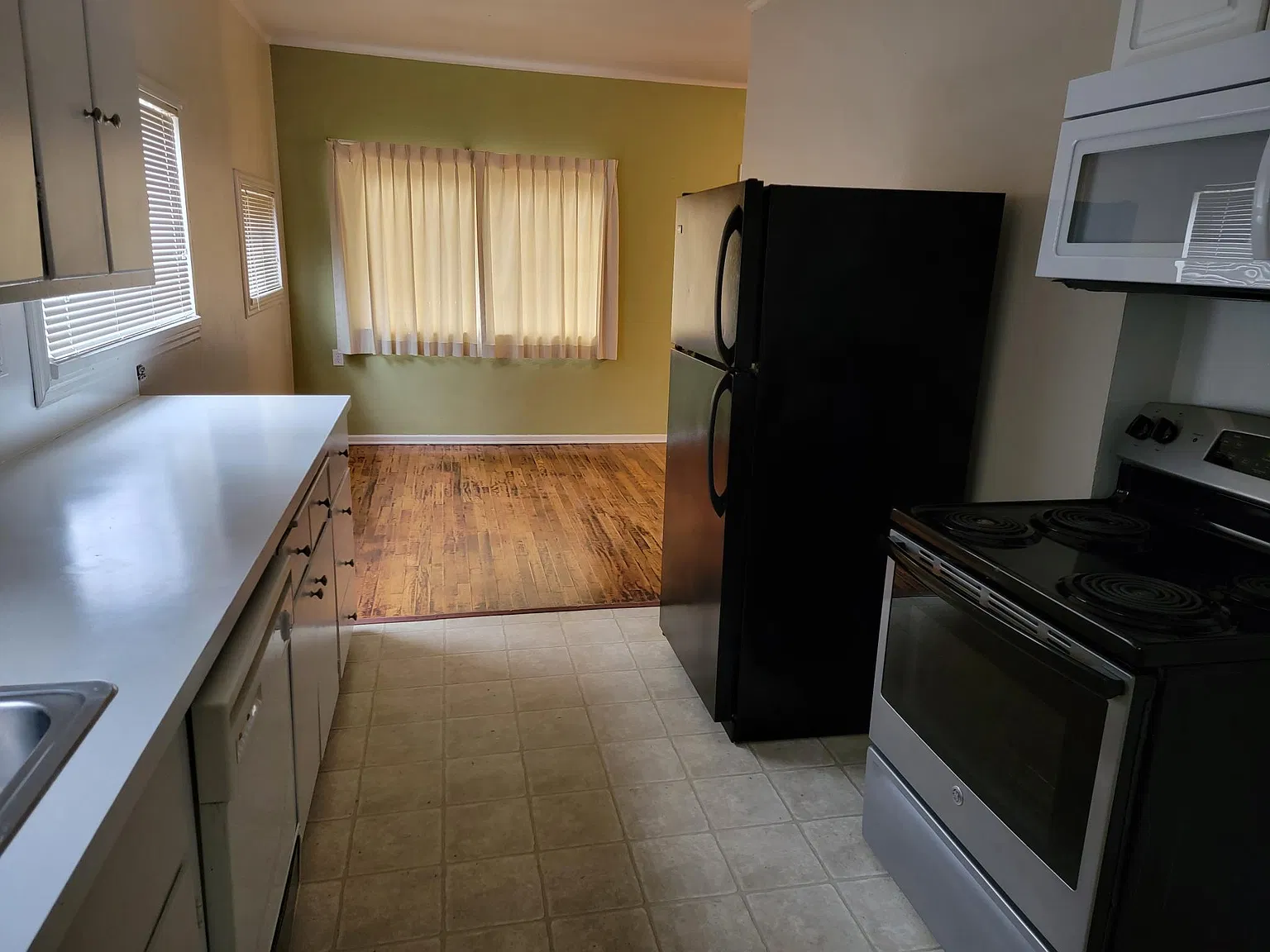 2 bed, 1200 sqft, $1,885 — Photo 4