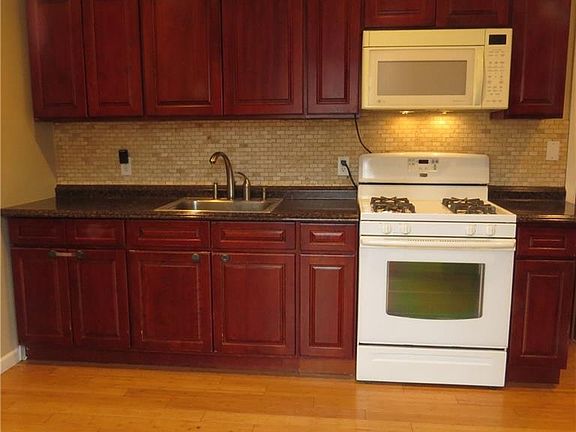 3rd image of 116 Webster Ave #1R