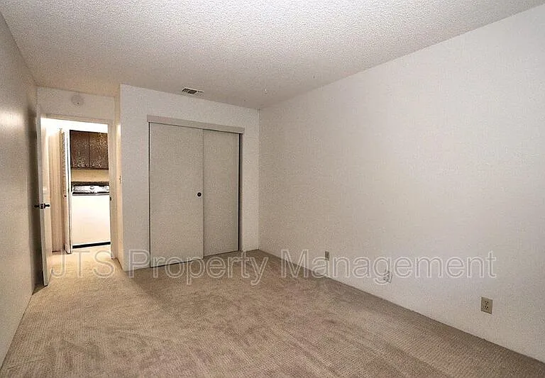 1060 Sand Bar Cir — Photo 57