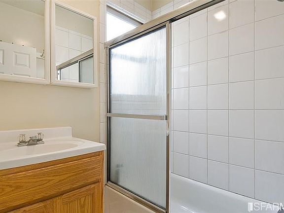 4th image of 155 Wood St #155