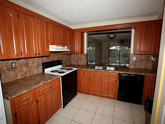 3rd image of 25 Seville Cir #4-51