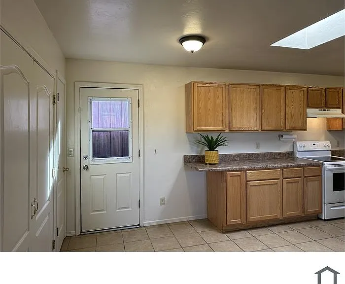 1825 S Jefferson Ave — Photo 4