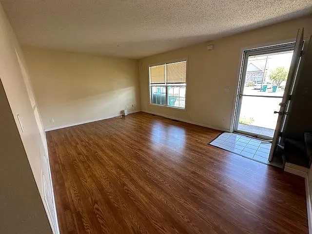 13 Johns Dr — Photo 2