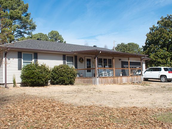 3rd image of 420 Old Fort Rd