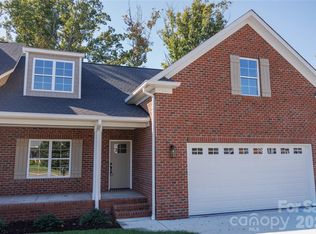 107 Abbington Ln, Shelby, NC 28150