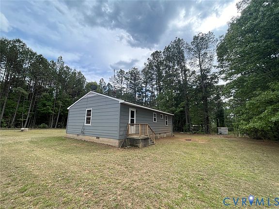 2nd image of 3867 Longview Dr