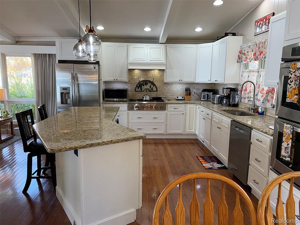 8156 Riverside Dr, photo 5