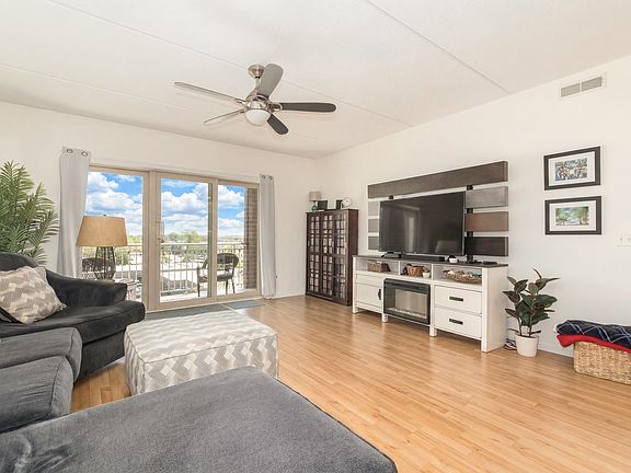 4th image of 8711 W Bryn Mawr Ave APT 505