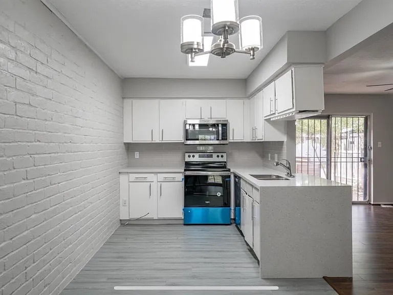 7056 Jetty Ln — Photo 10