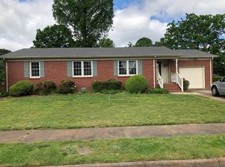 2913 E Point Dr, Chesapeake, VA 23321