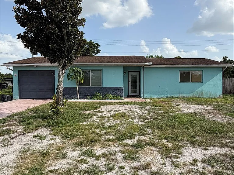 1508 Markdale St E — Photo 1