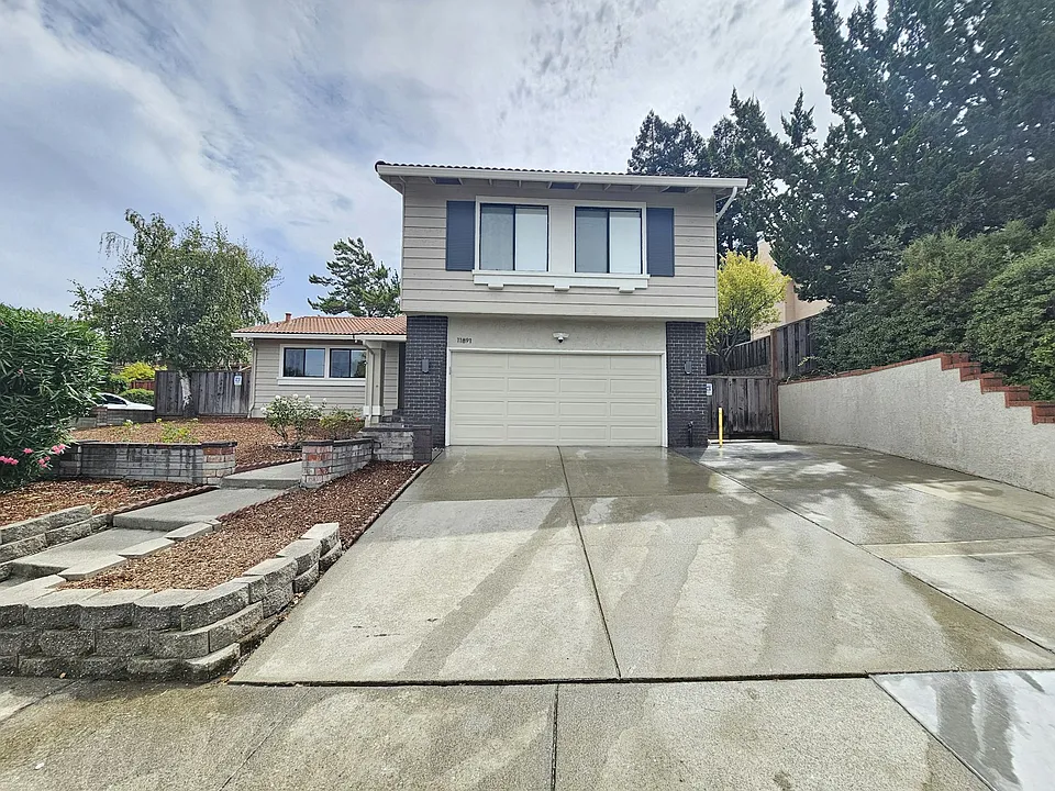 11891 Bloomington Way