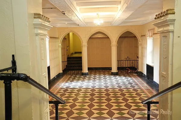 Rented by Norman Raindel, LREB | media 31