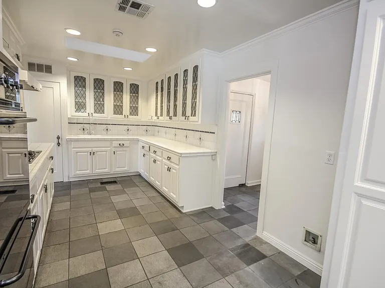 1600 Garfield Ave — Photo 10