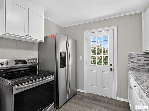 4th image of 56 Baxter St