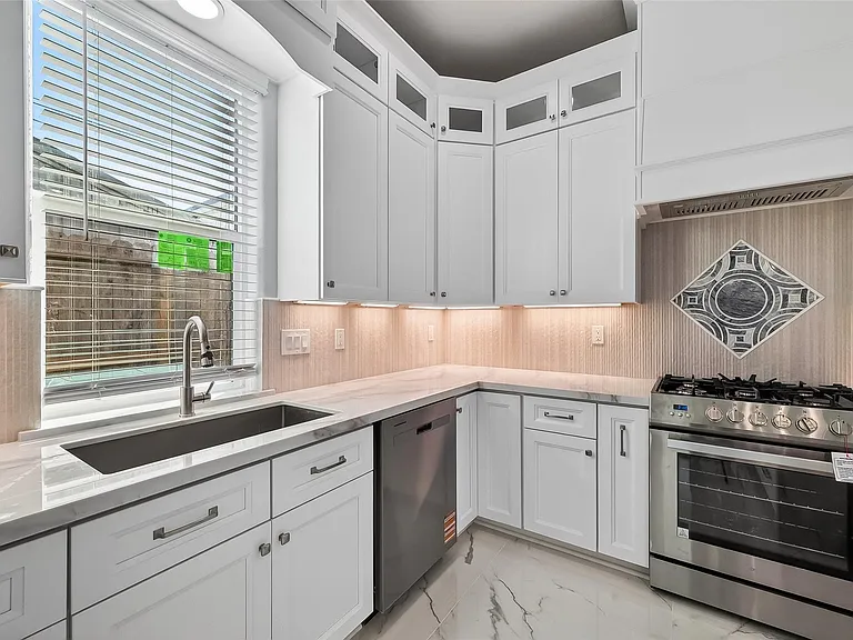 3344 Sanders St — Photo 20