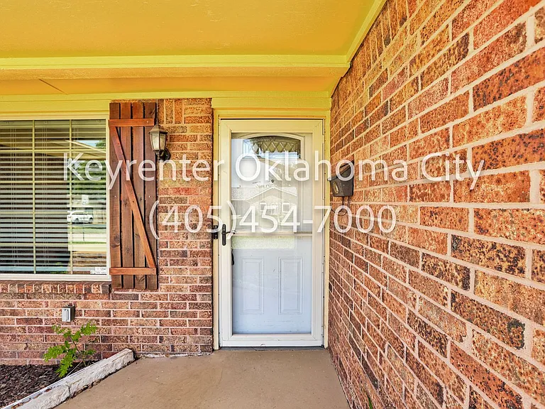 10912 N Blackwelder Ave — Photo 3