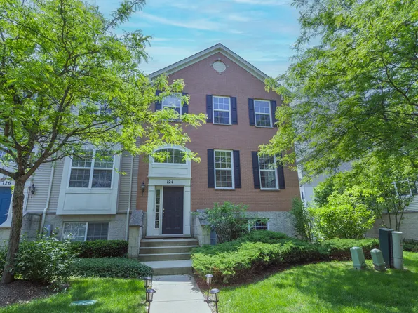 124 Jackson St, Gilberts, IL 60136