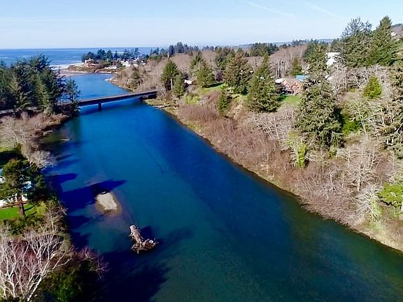 4th image of 99268 Winchuck River Rd