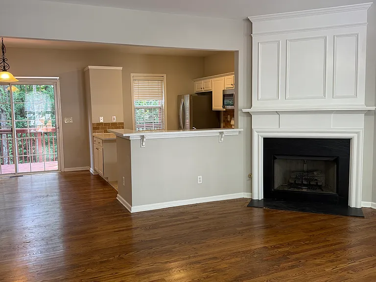3946 Howell Park Rd — Photo 3