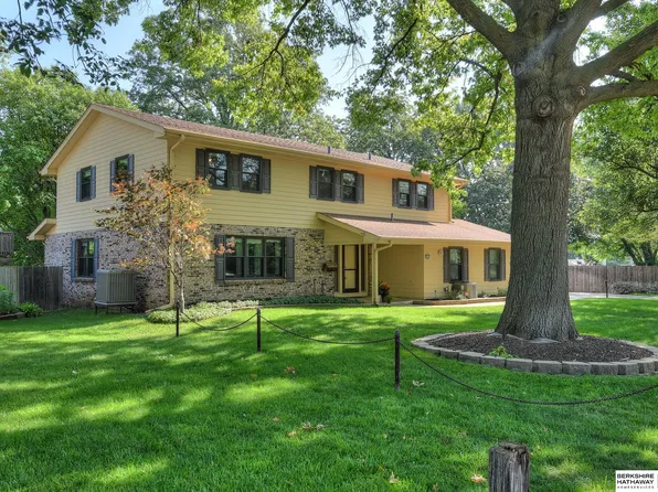 9224 Park Dr, Omaha, NE 68127