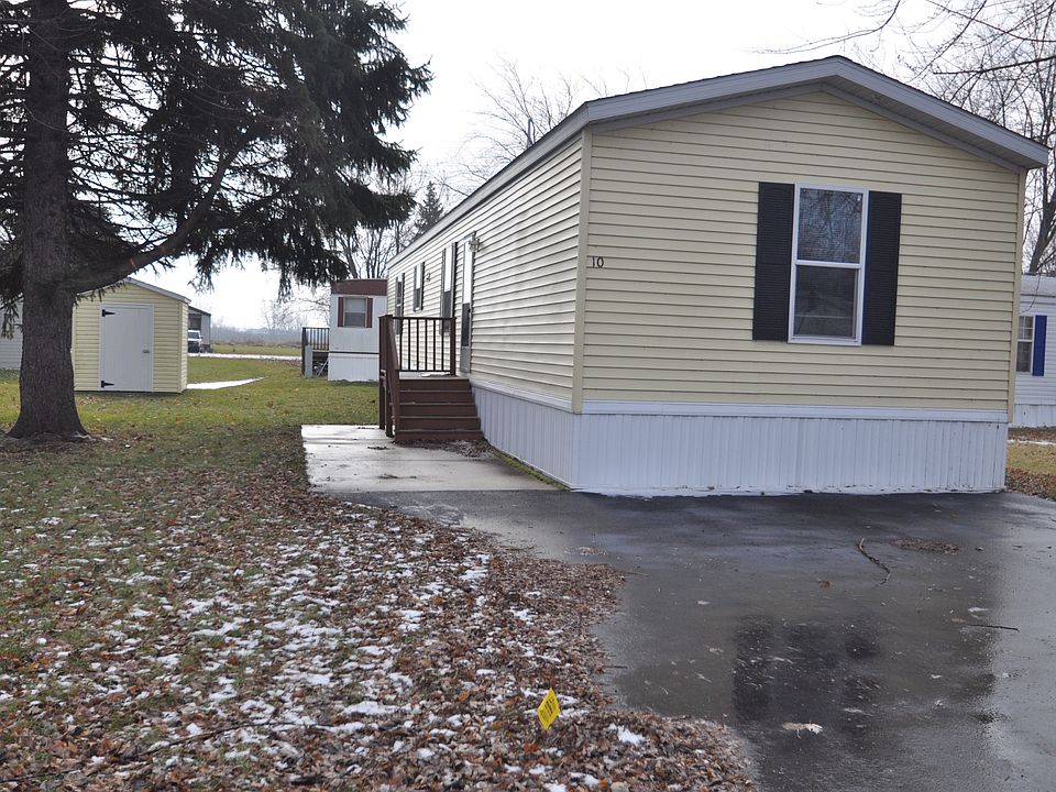 1st image of 10 Gaslight Dr