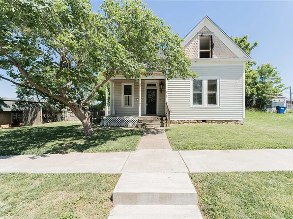 205 E Walton St, Warrenton, MO 63383