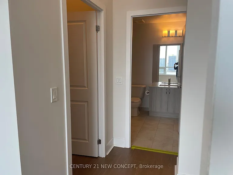 7 Kenaston Gdns E #Penthouse 01-01 — Photo 4