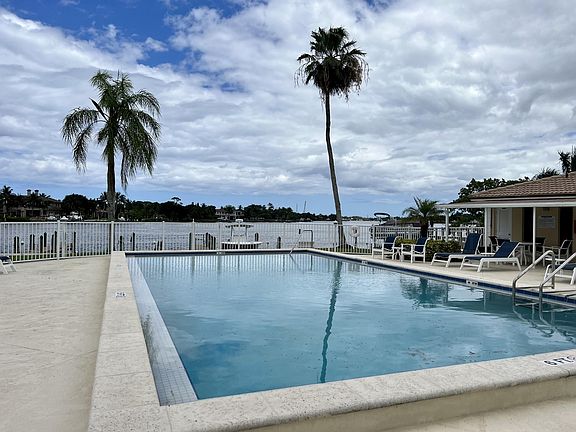 4th image of 478 Tequesta Dr APT 105