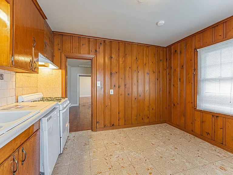 458 College Ave — Photo 8