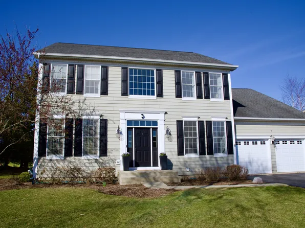 7 Tournament Dr S, Hawthorn Woods, IL 60047