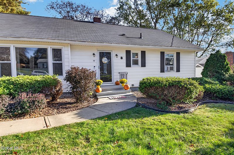 3rd image of 37 Coolidge Road