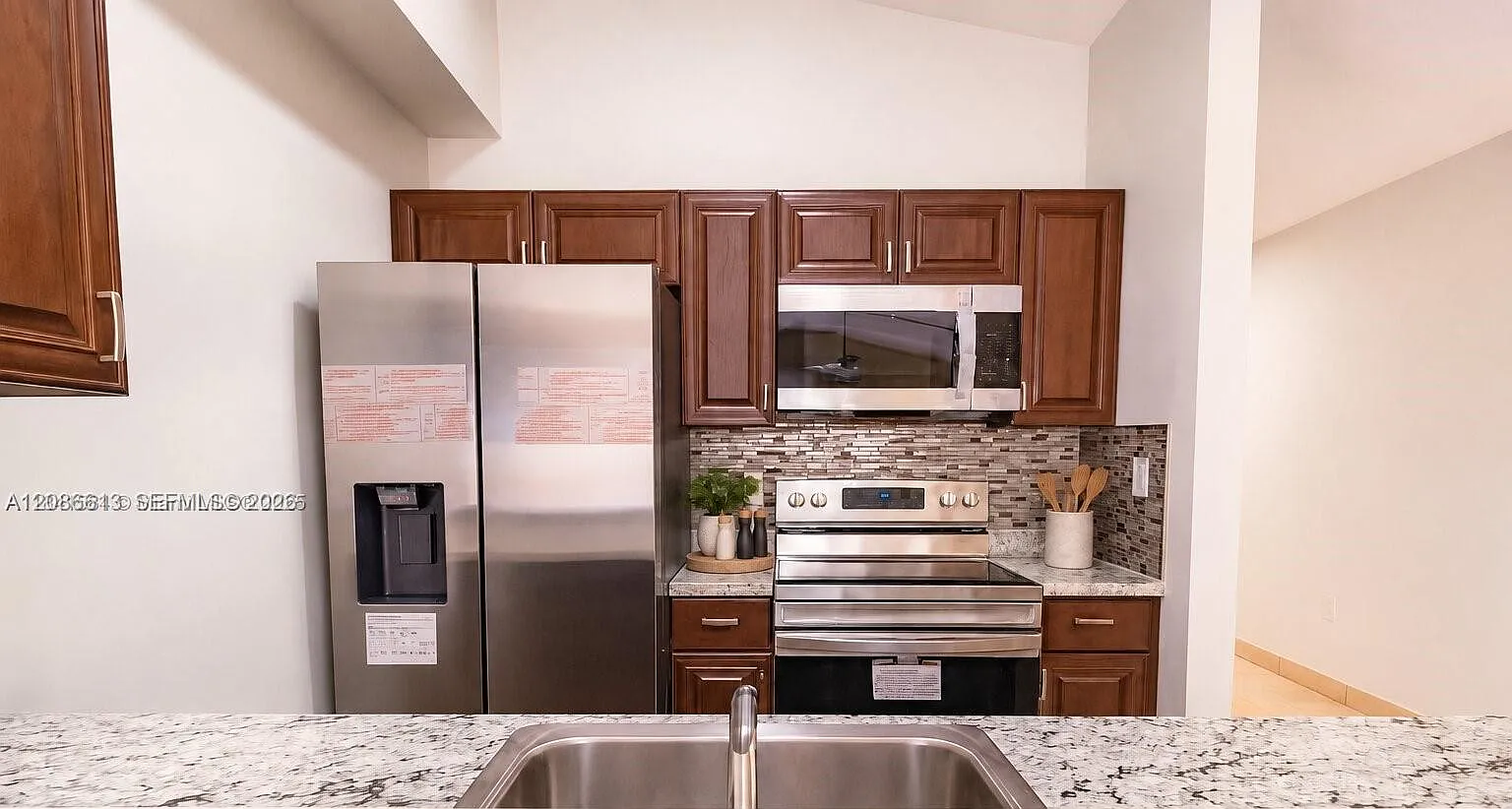 Tamiami Lakes Townhomes S — Photo 3